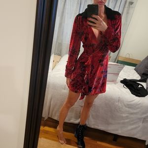 Perfect for the holidays house of harlow 1960 velvet dress